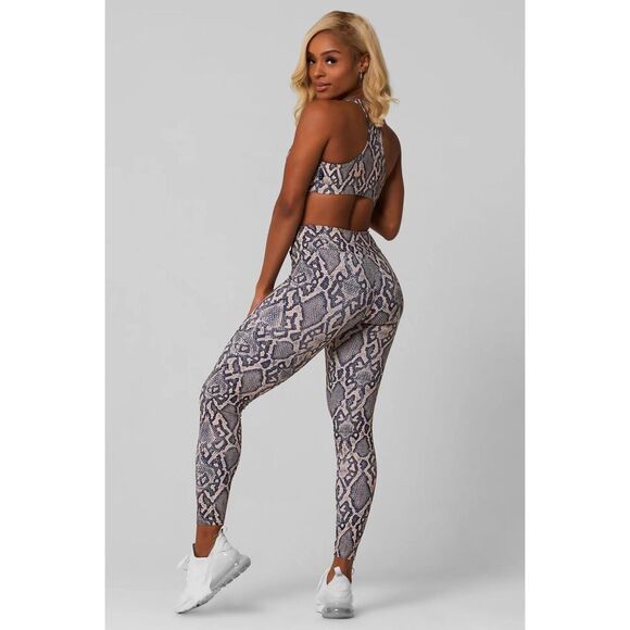LiCi Fit workout Set size M/L in Python Scrunch Butt Bike Shorts & Racerback Bra - Picture 1 of 16